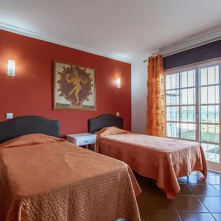 In Close To Olhos De Agua Holiday home *